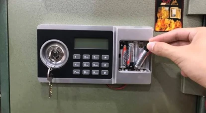 Cách mở két sắt điện tử khi hết pin và quên mã cũ – Két sắt Gia Định