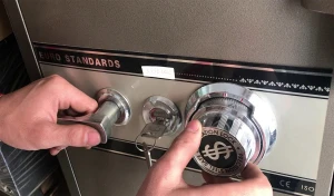 Cách mở két sắt 4 số chi tiết nhất