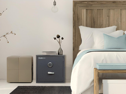 Có nên đặt két sắt ở đầu giường?